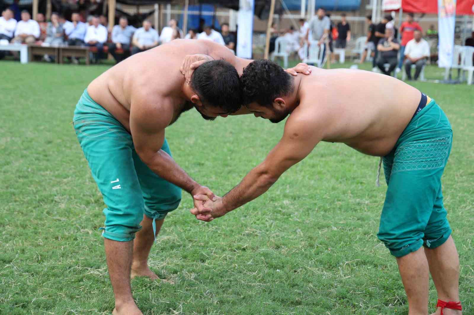 Karakucak Güreşlerinde başpehlivan Ali Bönceoğlu oldu
