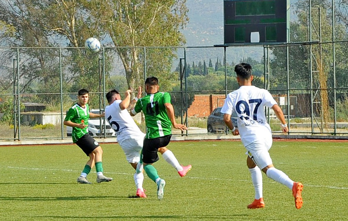 Alaçatıspor ilk maçında deplasmandan 1 puanla döndü
