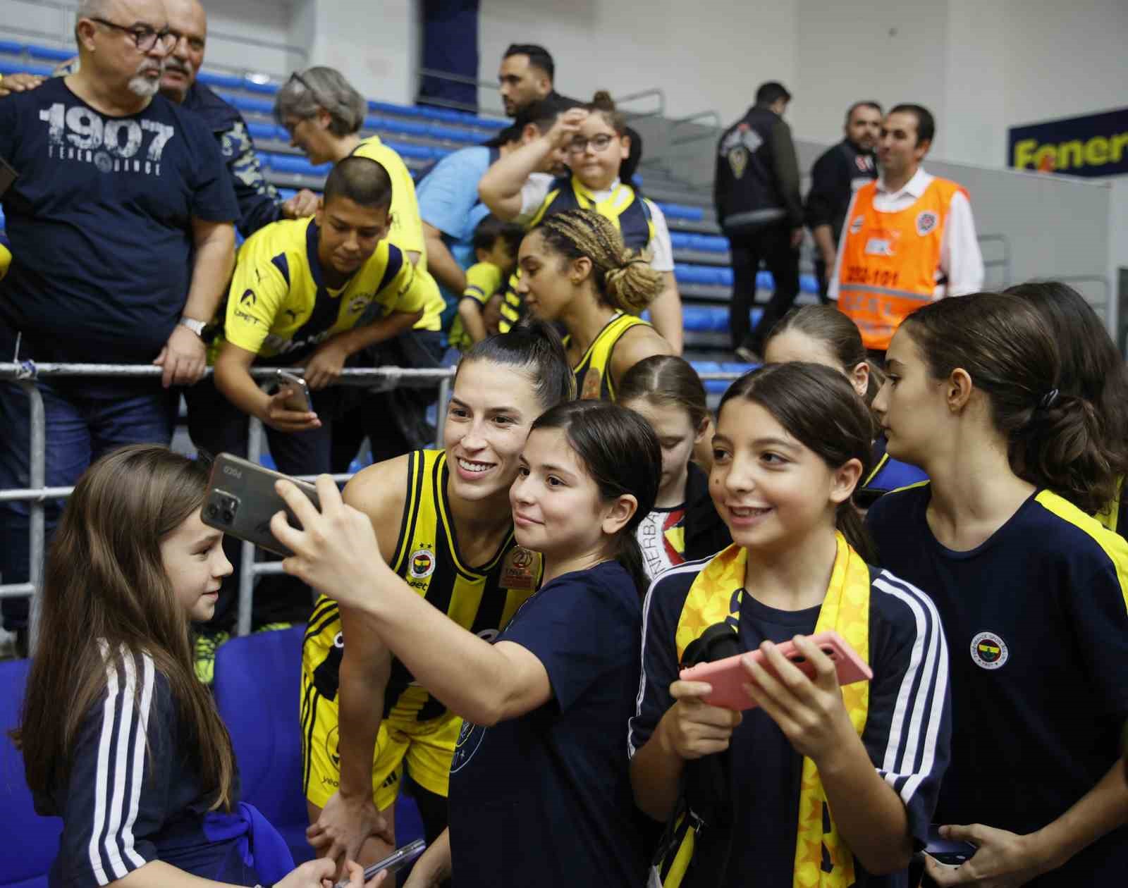 Kadınlar pota derbisi Fenerbahçe’nin
