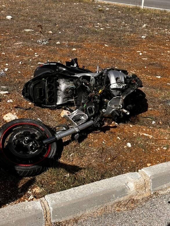 Antalya’da motosiklet ile hafif ticari araç çarpıştı: 2 yaralı
