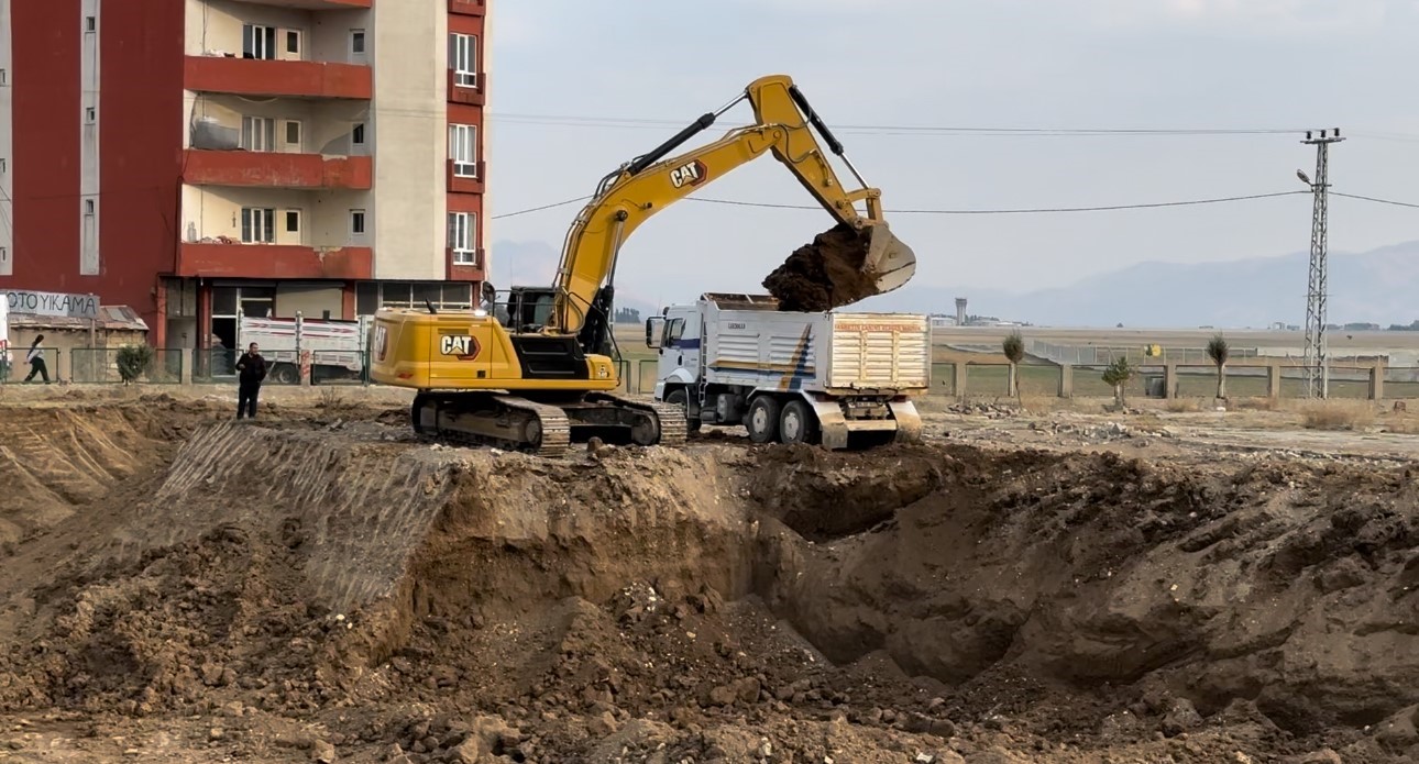 Yüksekova’da yapılacak 100 yataklı hastanenin inşaat çalışmalarına başlandı
