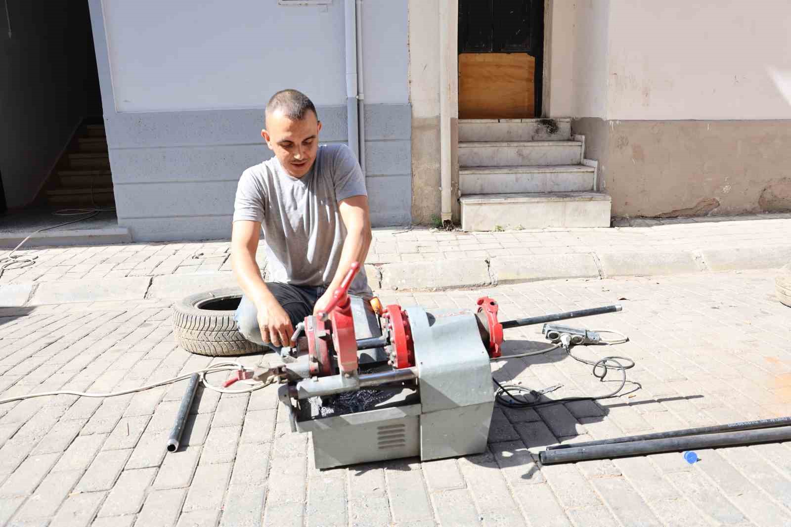 Aydın’da kış yaklaştı, doğalgaz tesisatçıları zamanla yarışmaya başladı
