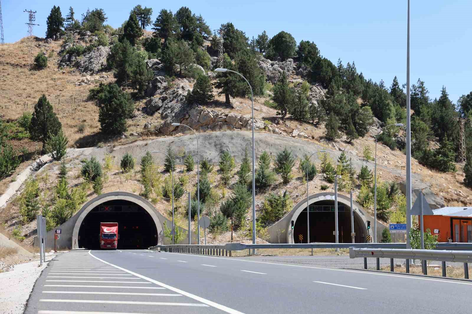 Edebiyat Yolu’ndan 4 yılda 10 milyon araç geçti
