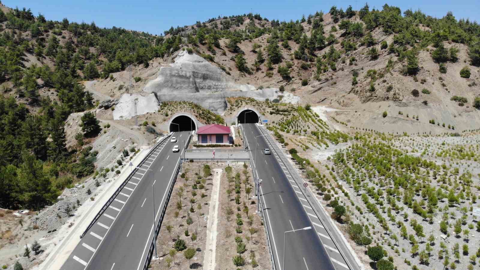 Edebiyat Yolu’ndan 4 yılda 10 milyon araç geçti
