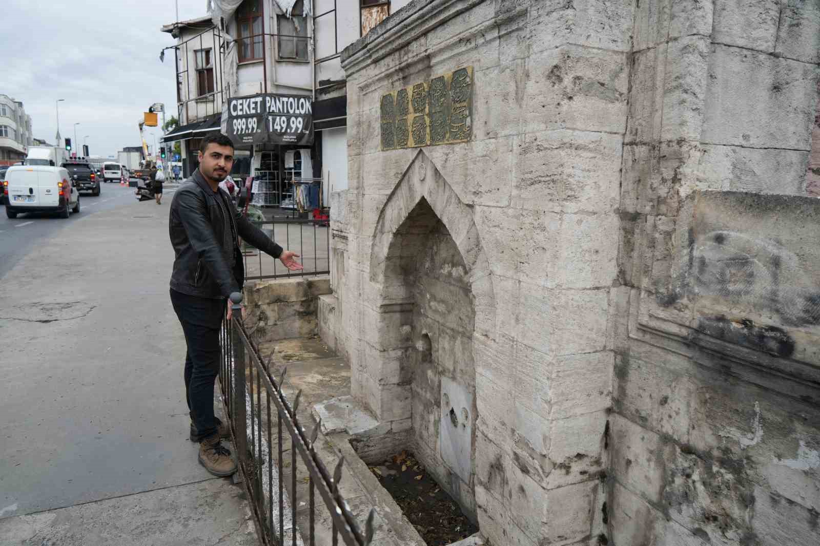 Eyüpsultan’da oto lastik dükkanı olarak kullanılan 400 yıllık yapı havadan görüntülendi
