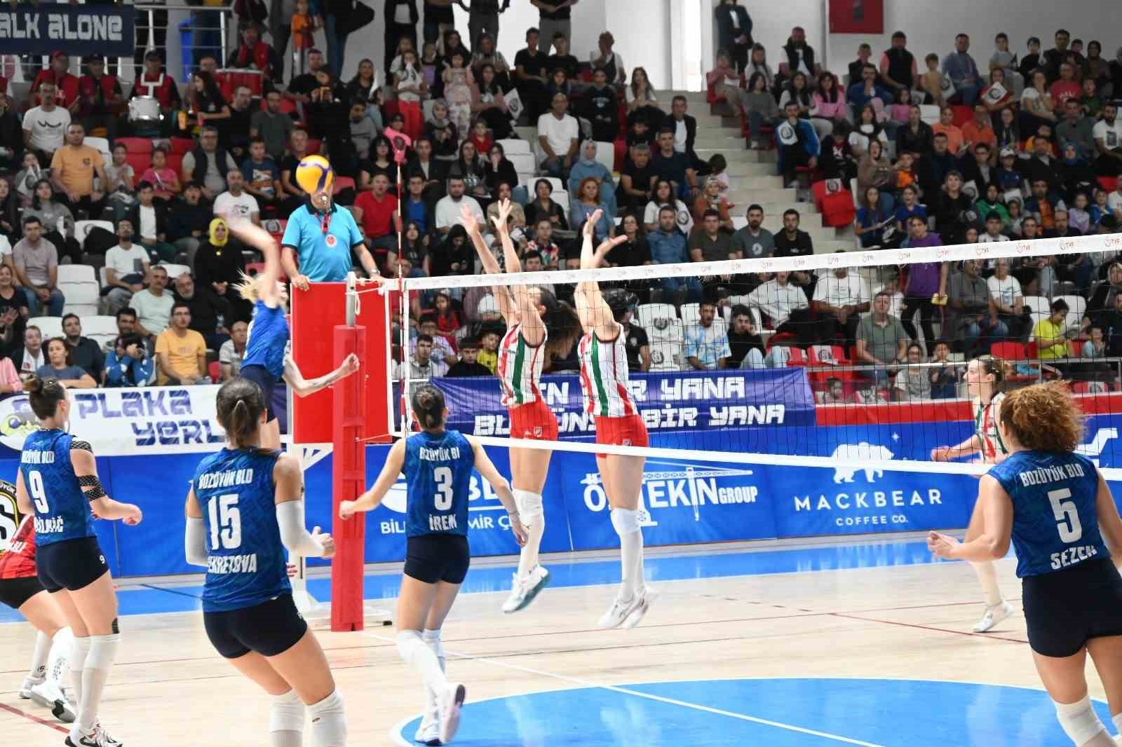 Ligin 2. haftasında Bozüyük Belediyesi Eğitim Spor: 0 Karşıyaka : 3
