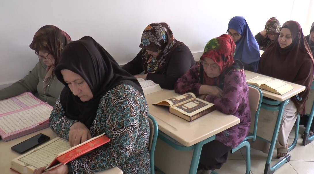 Gaziantep’te 70 yaşın üzerindeki kadınlar Kur’an-ı Kerim öğreniyor
