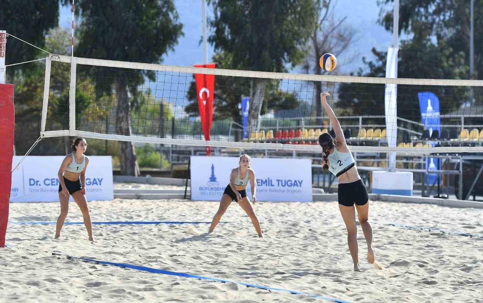 Liseliler Plaj Voleybolu Şenliği coşkuyla sona erdi
