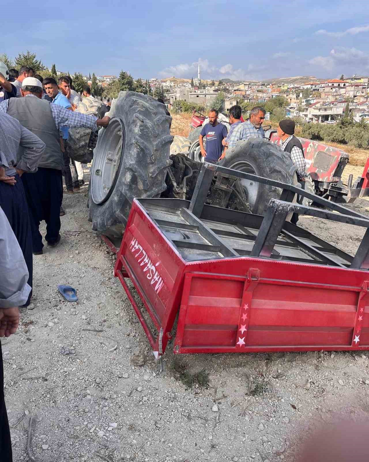 Hatay’da traktör devrildi: 4 yaralı
