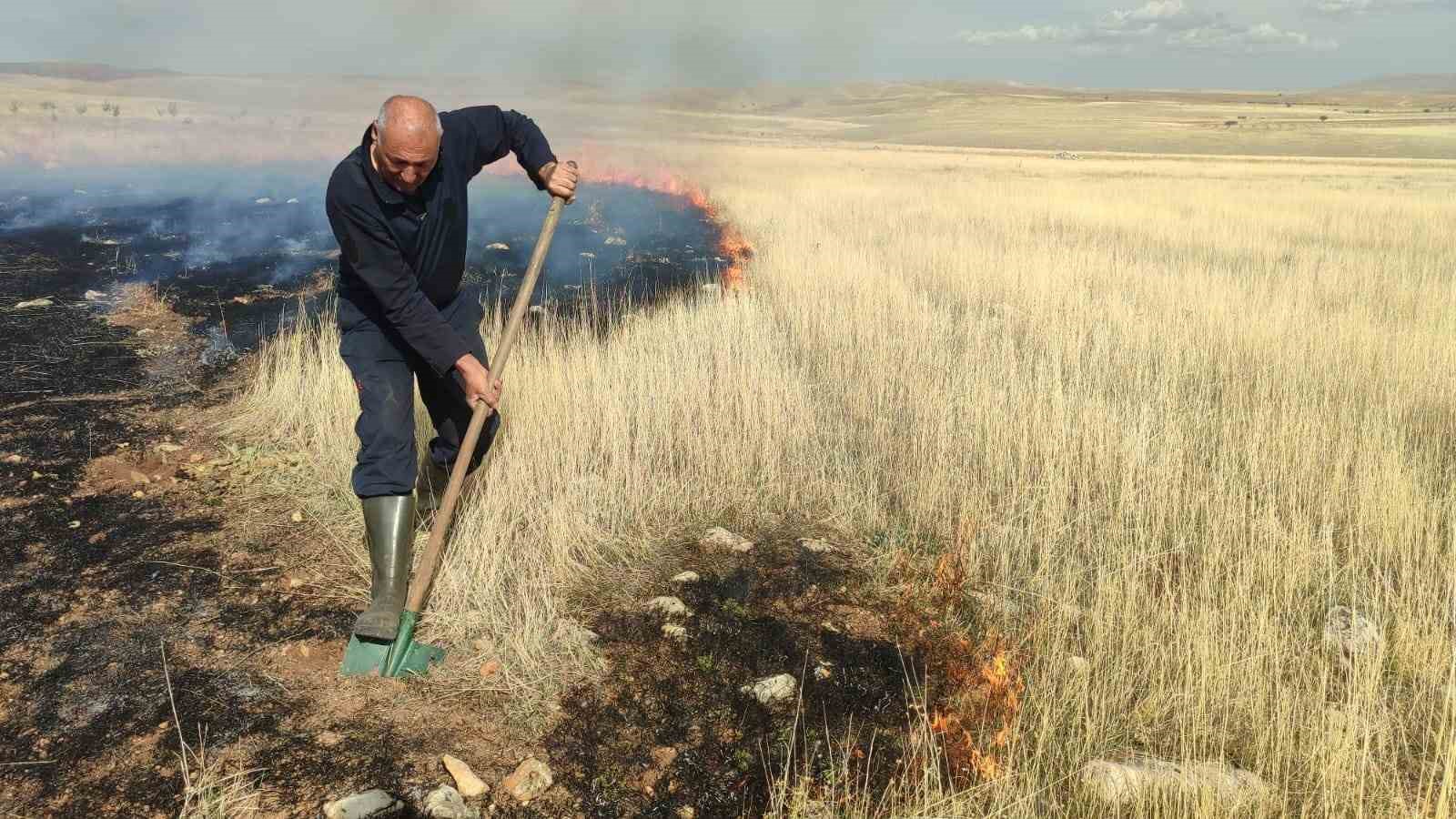 Darende’de 2 bin dekar arazide anız yangını
