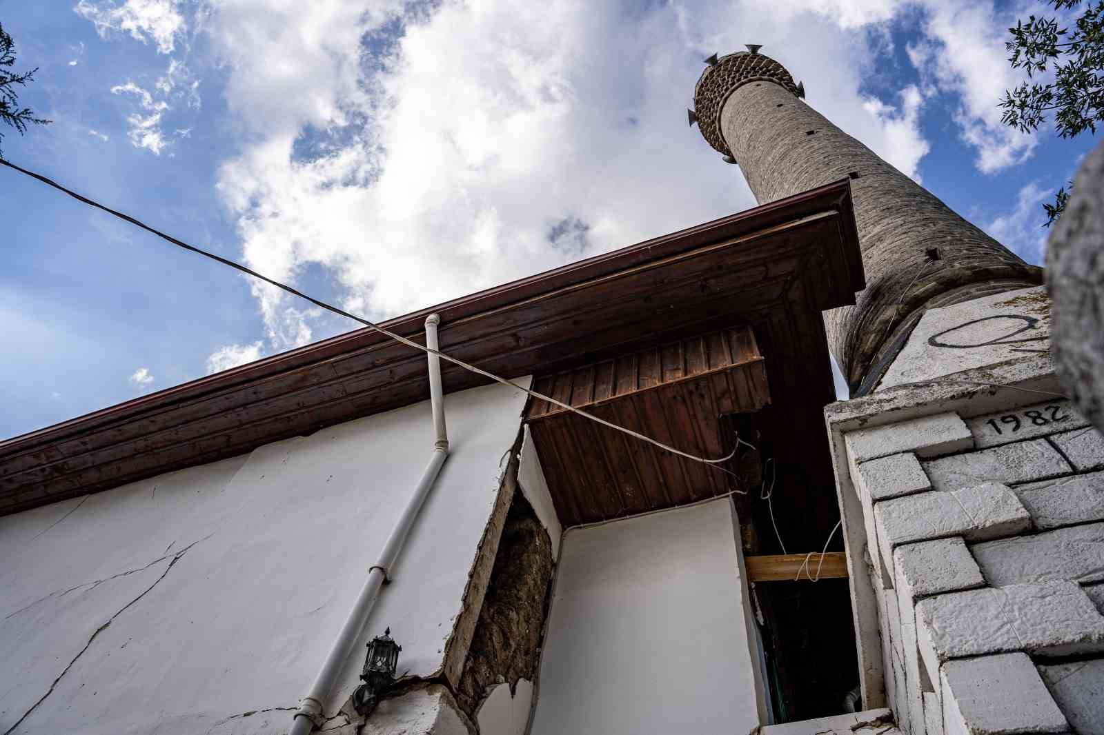 Sekiz asırlık cami aslına çevriliyor
