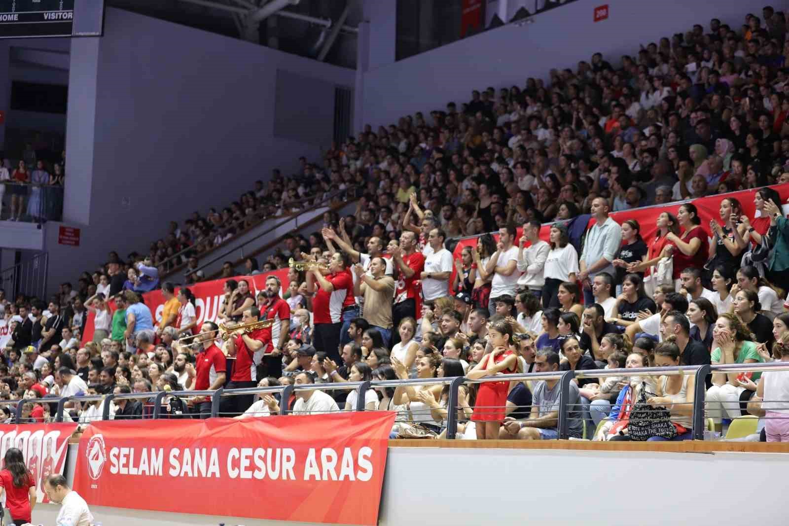 Aras Kargo Spor Kulübü Sultanlar Ligi coşkusunu yeniden İzmir’e taşıdı
