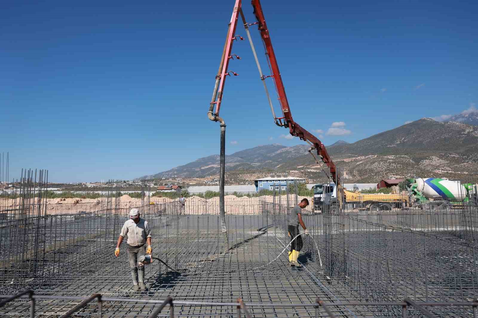 Kınık Toptancı Hal Kompleksi yapımı devam ediyor
