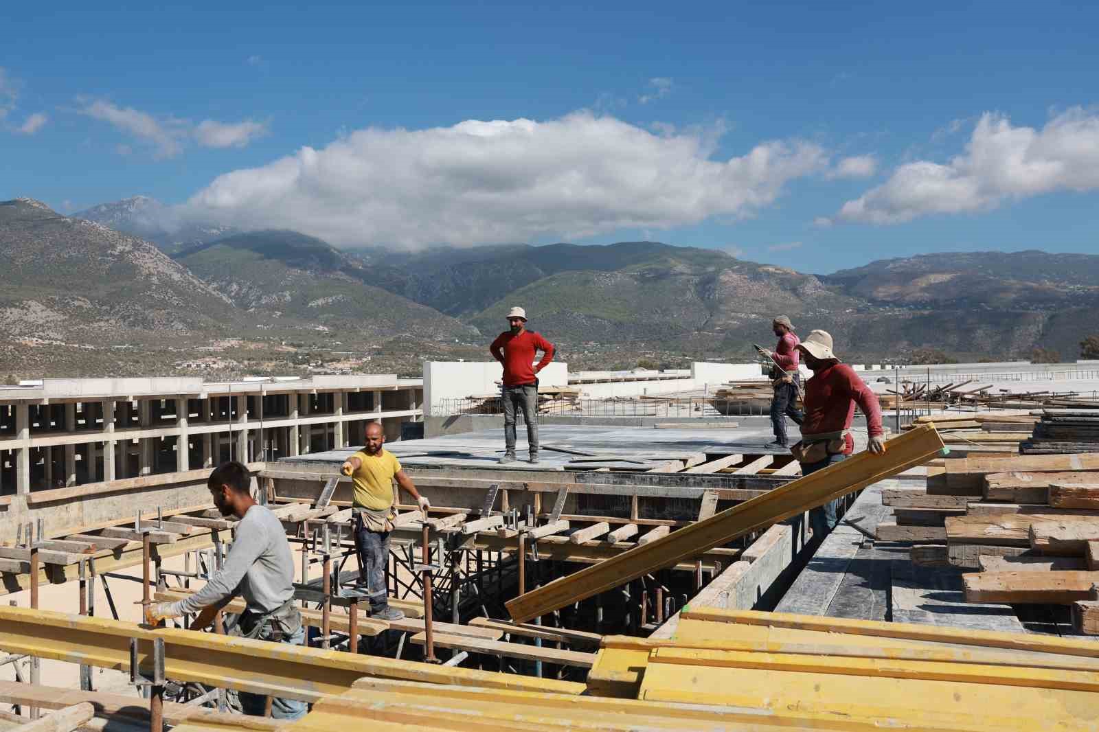 Kınık Toptancı Hal Kompleksi yapımı devam ediyor
