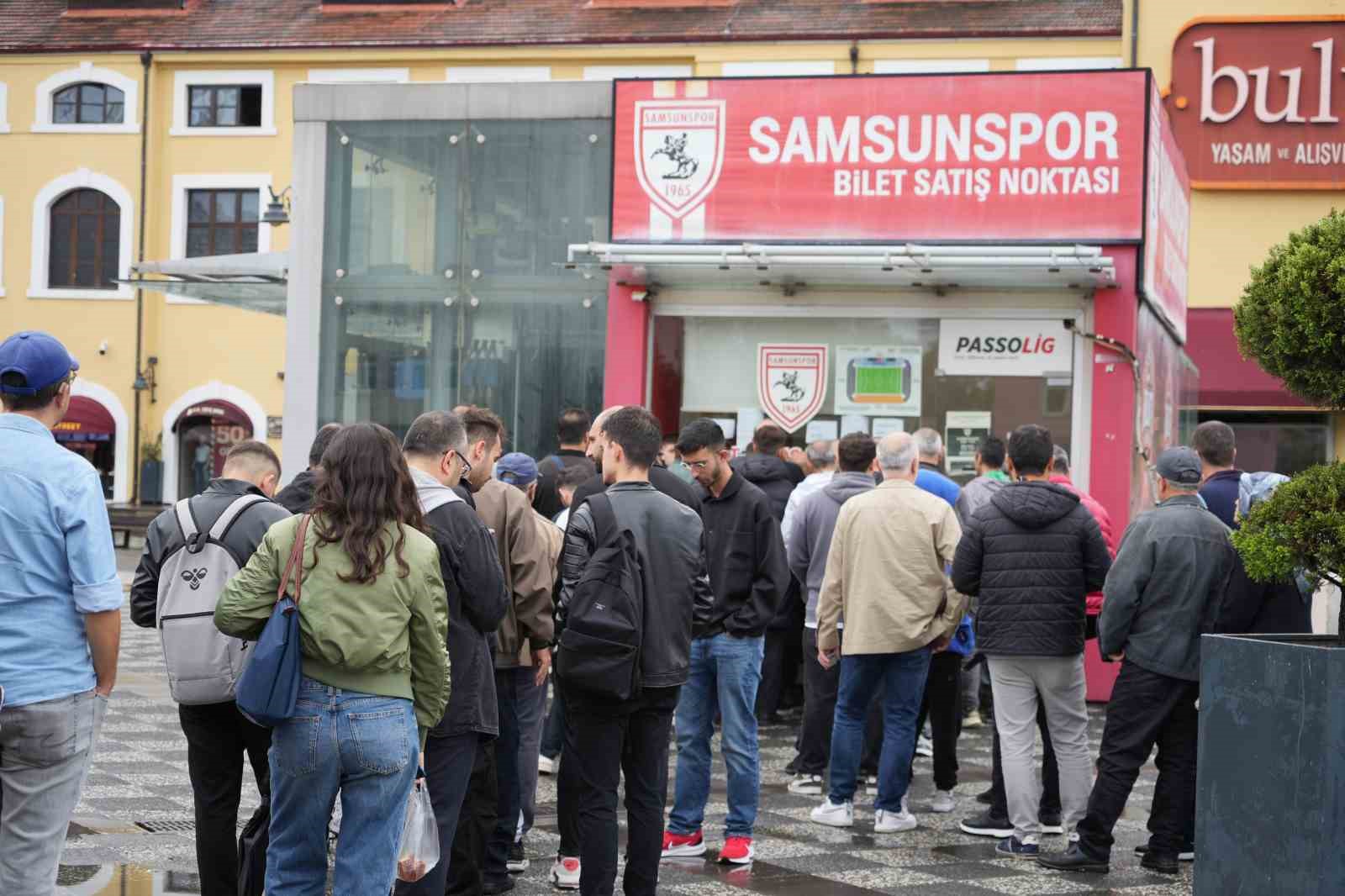 Samsunsporlu taraftarlardan Fenerbahçe maçına yoğun ilgi
