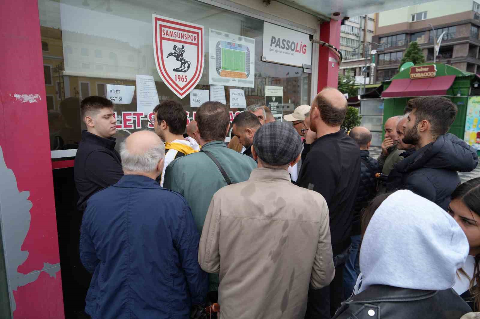 Samsunsporlu taraftarlardan Fenerbahçe maçına yoğun ilgi
