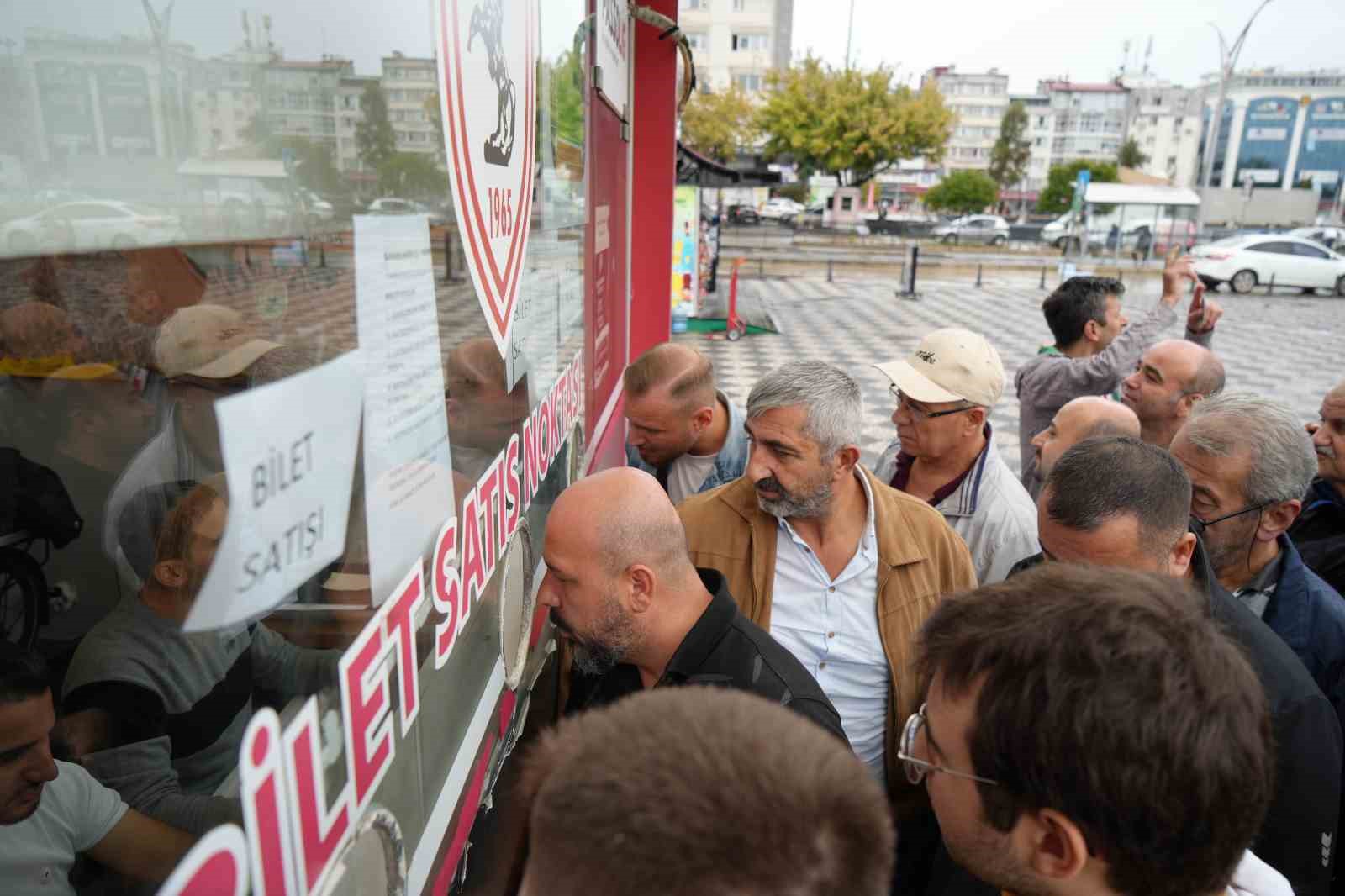 Samsunsporlu taraftarlardan Fenerbahçe maçına yoğun ilgi
