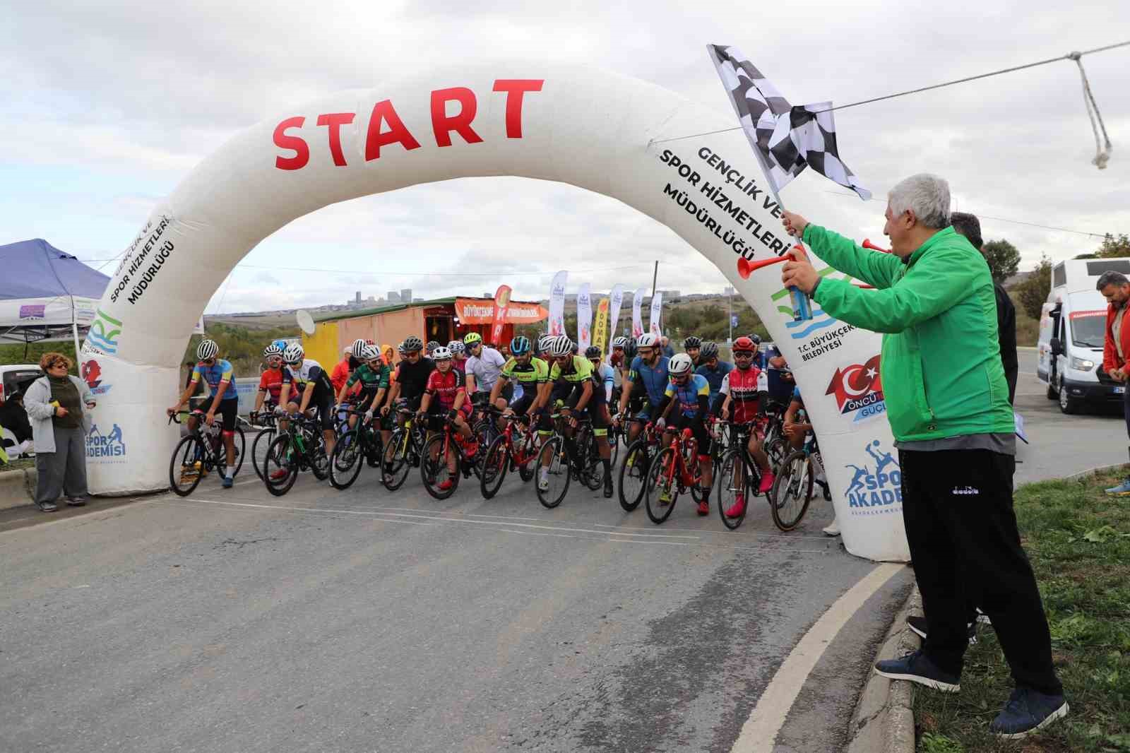 5. Uluslararası Ali Hüryılmaz Bisiklet Yarışı’nda sporcular nefesleri kesti
