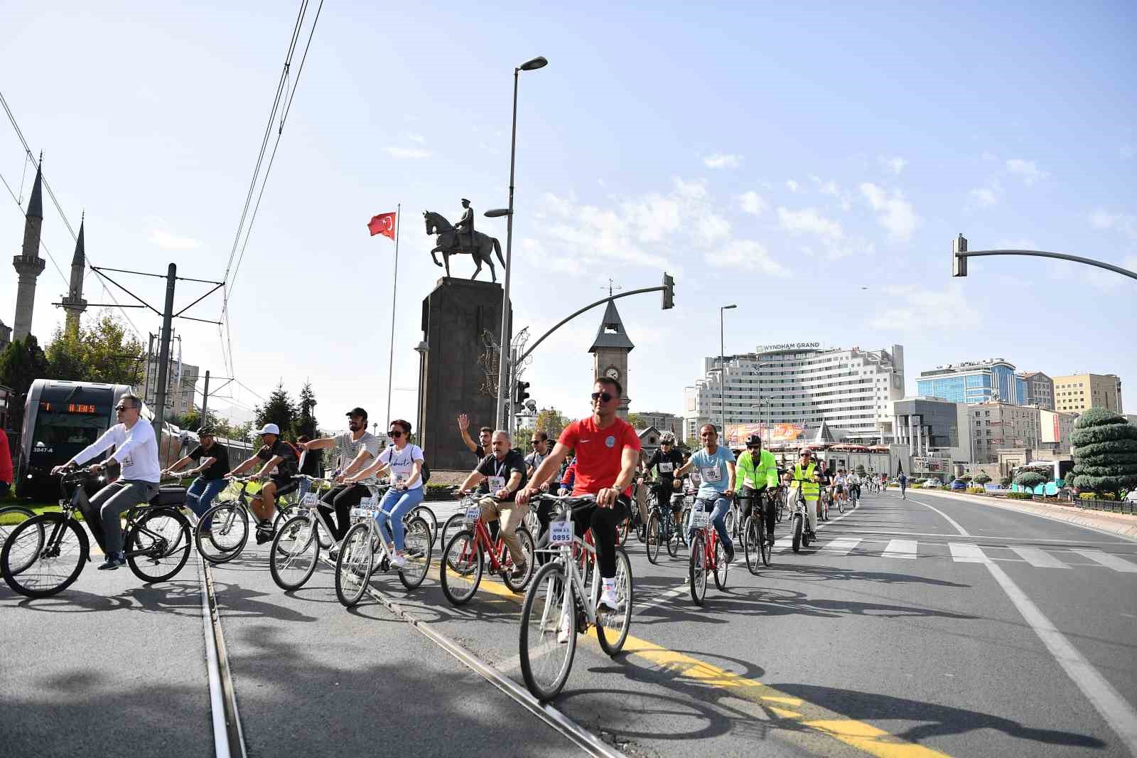 Doktorlar, büyükşehir ile ’sağlık’ için pedalladı
