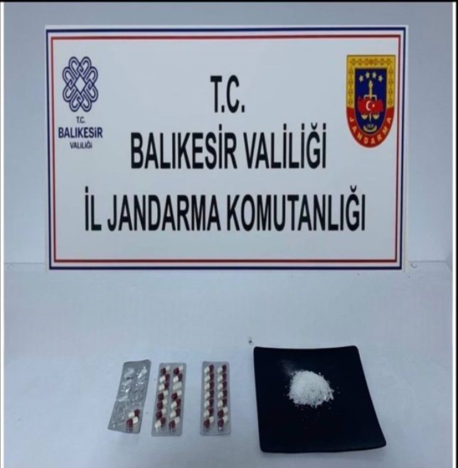 Balıkesir İl Jandarma Komutanlığı’ndan uyuşturucu operasyonu: 4 şüpheli gözaltına alındı
