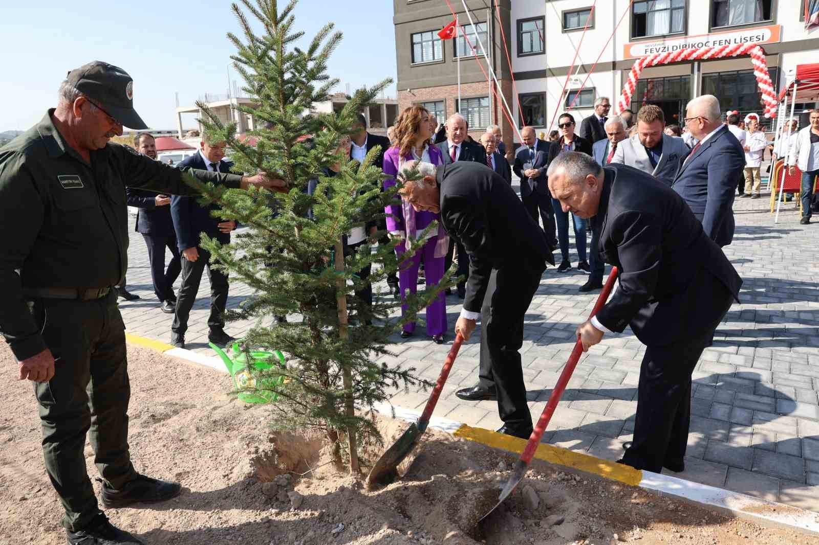 Nevşehir’de hayırseverler tarafından yaptırılan eğitim kurumları hizmete açıldı
