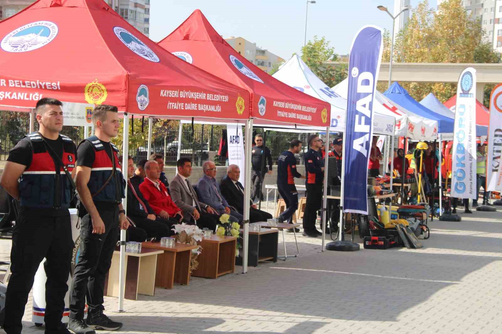 Kayseri’deki bütün okullarda deprem tatbikatı yapıldı
