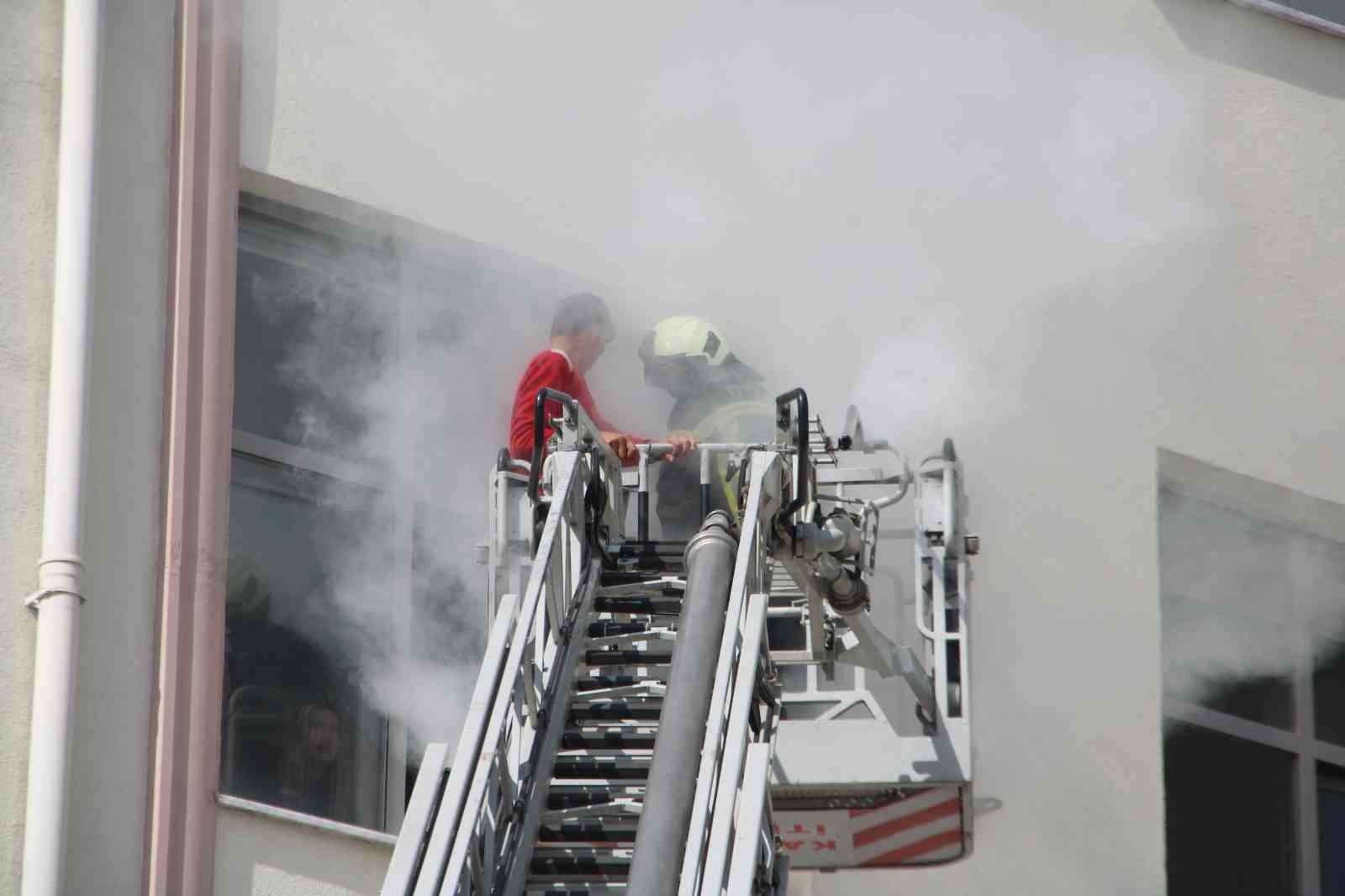 Kayseri’deki bütün okullarda deprem tatbikatı yapıldı
