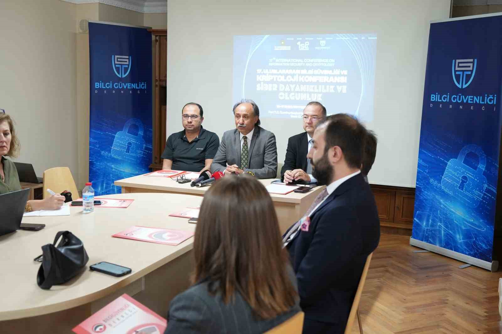 Bilgi Güvenliği Derneği Lideri Alkan: “(İşletim sistemi) Sistem çöktüğünde dünya çöküyor, dolayısıyla dünya taş devrine dönecek demektir”
