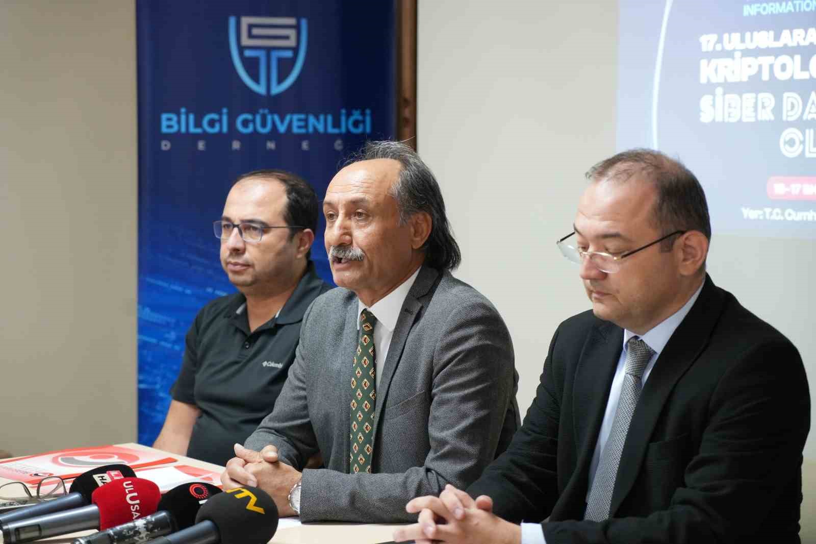 Bilgi Güvenliği Derneği Lideri Alkan: “(İşletim sistemi) Sistem çöktüğünde dünya çöküyor, dolayısıyla dünya taş devrine dönecek demektir”
