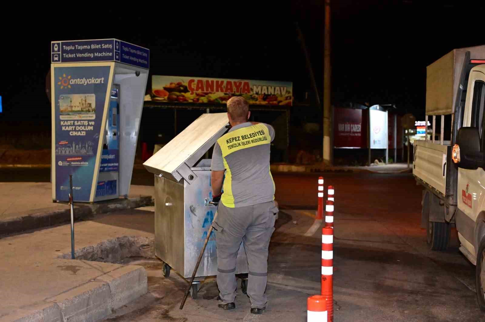 Kepez’de gece ekipleri iş başında
