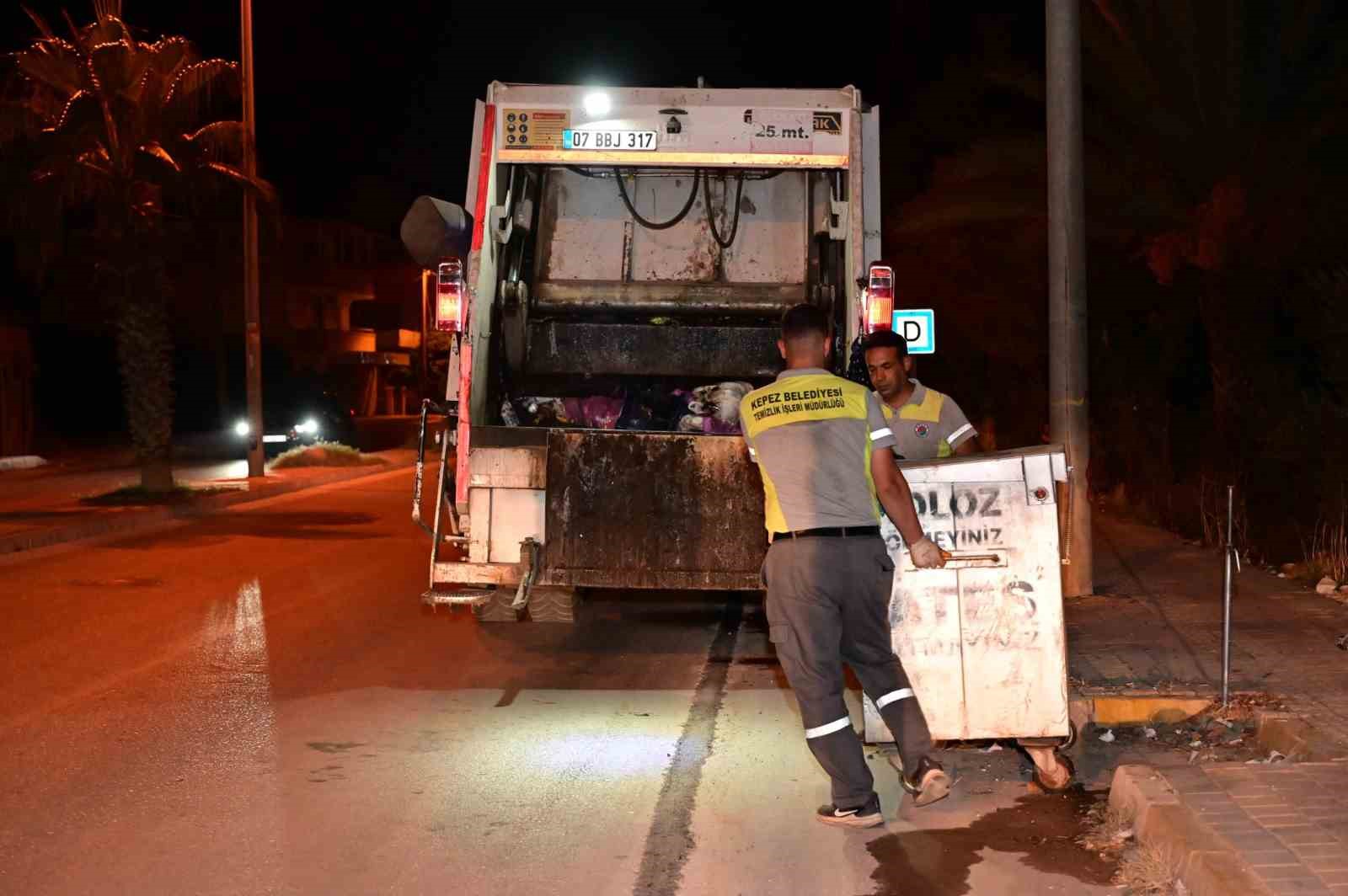 Kepez’de gece ekipleri iş başında
