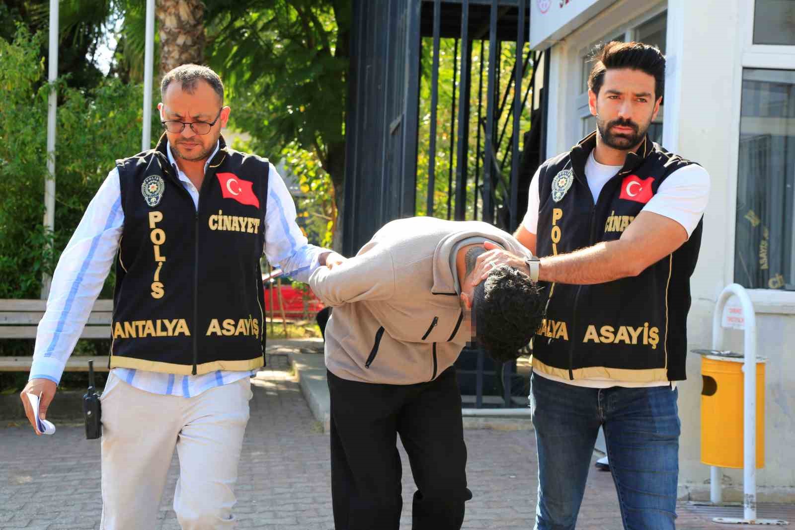 Antalya’da 22 yaşındaki Ahmet, kör kurşuna kurban gitmiş
