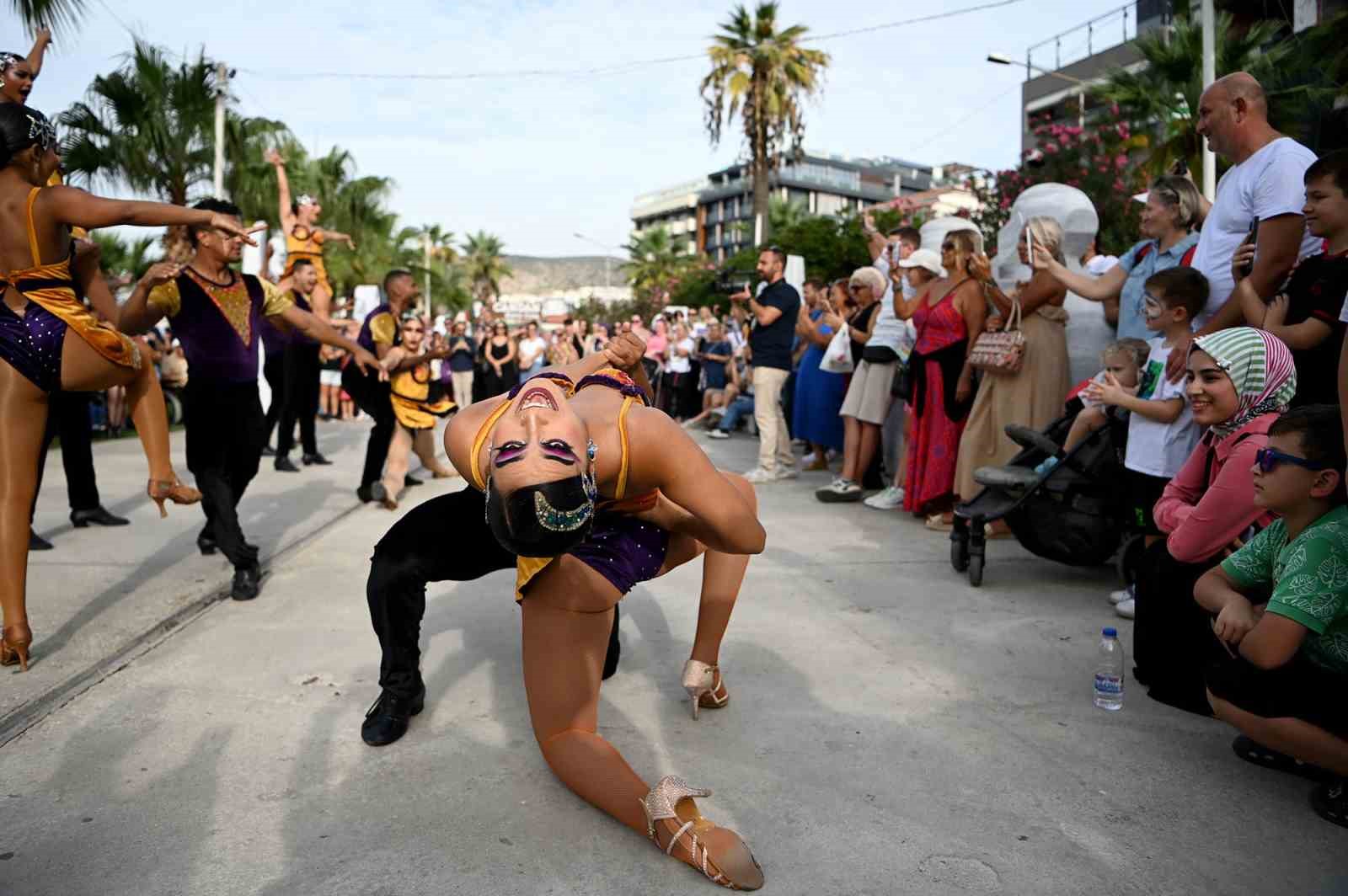 Kuşadası Sokak Festivali coşkusu uluslararası arenaya taşındı
