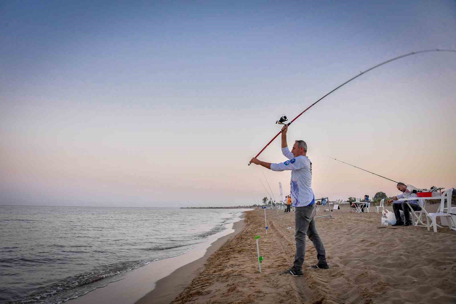 Mersin’de ’Uluslararası 7. Altın Kanca Surfcasting Turnuvası’ düzenlendi
