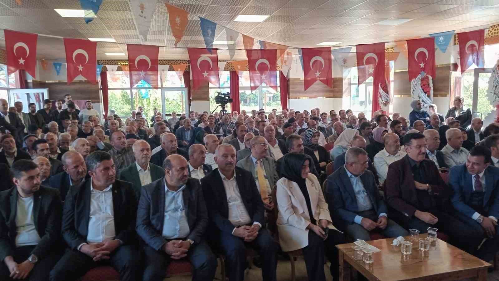 AK Parti Pütürge 8. olağan kongrede Bülent Karayılan güven tazeledi
