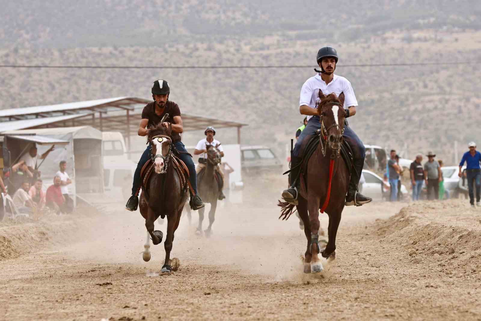 Büyükşehir Rahvan At yarışları nefes kesti
