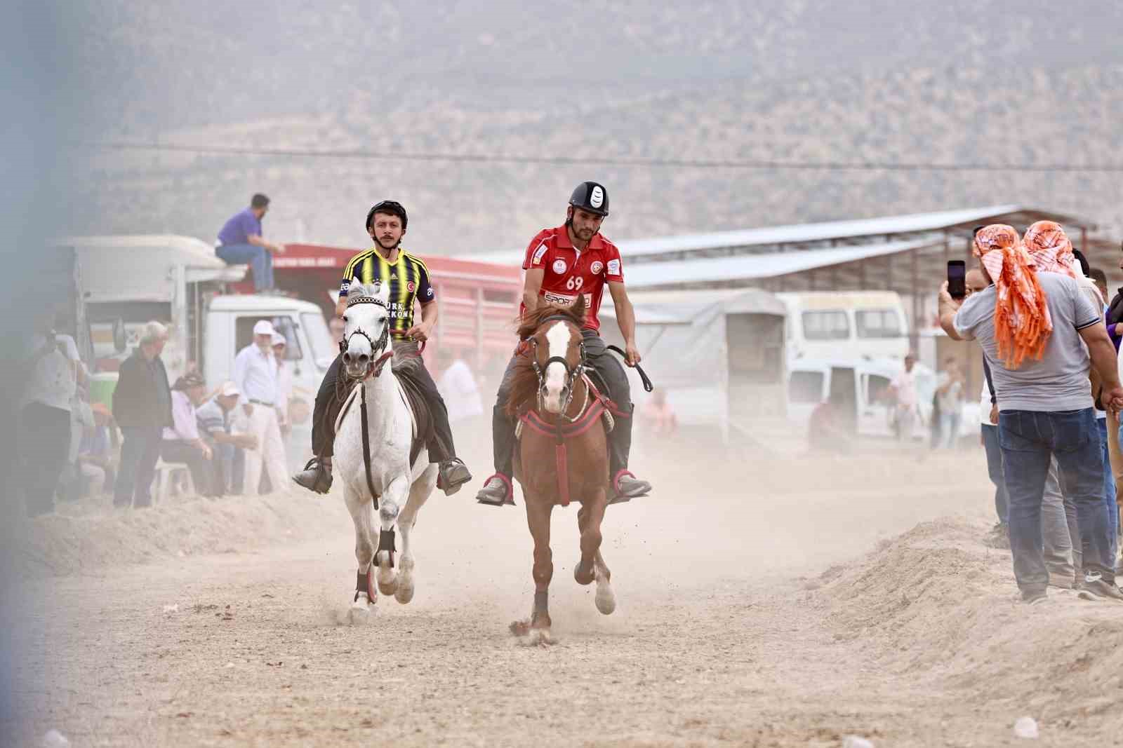 Büyükşehir Rahvan At yarışları nefes kesti
