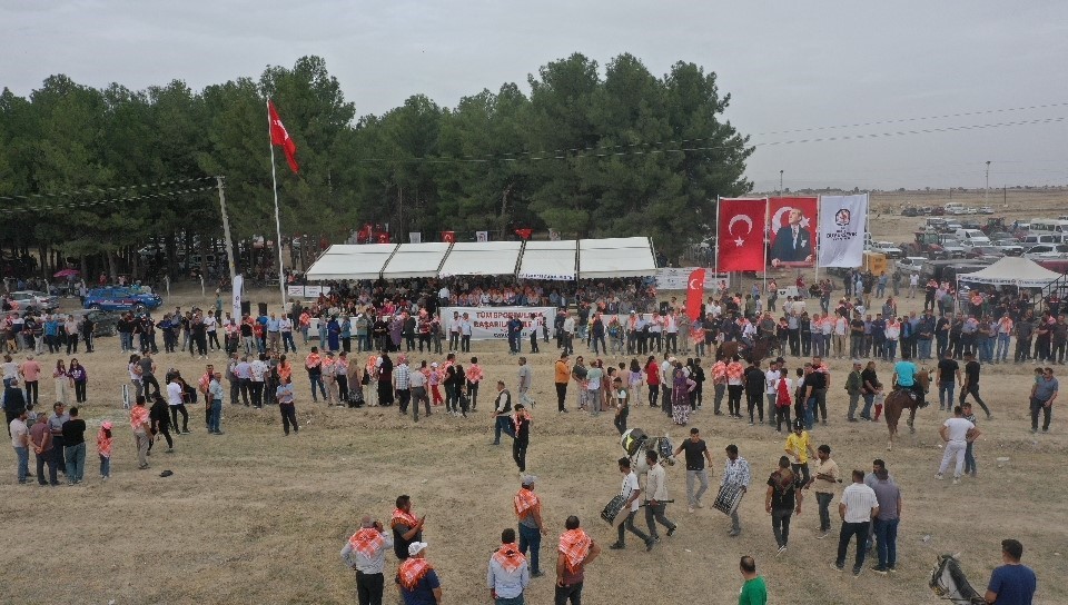 Büyükşehir Rahvan At yarışları nefes kesti
