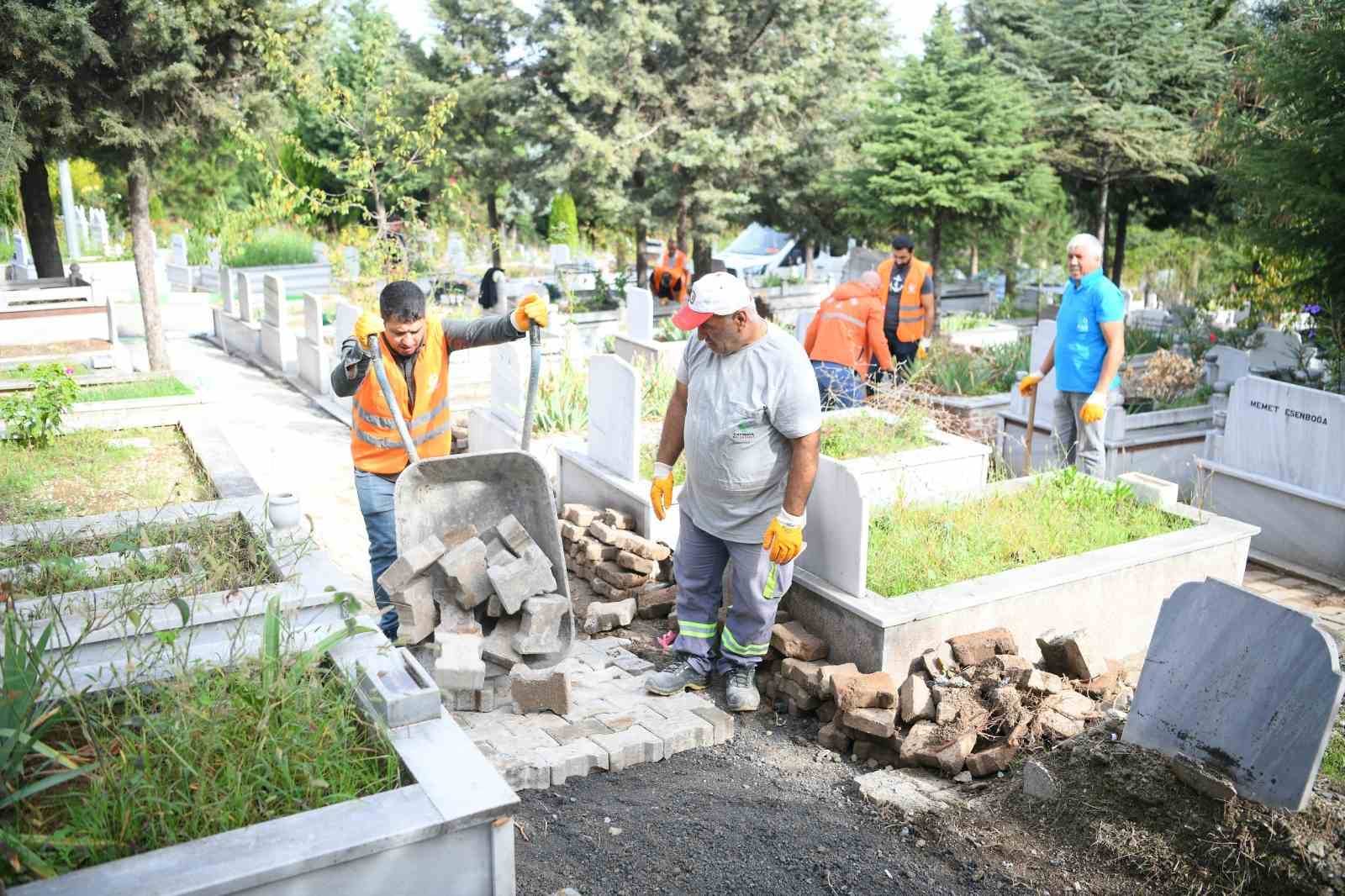 Akse Mezarlığı’nda bakım çalışması sürüyor
