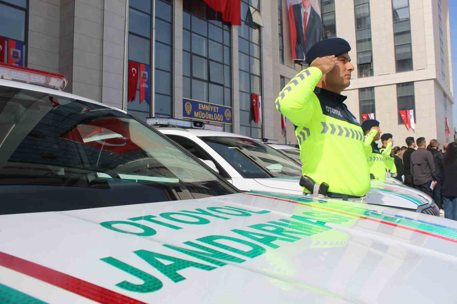 Yalova’da emniyet ve jandarmaya 32 yeni araç teslim edildi
