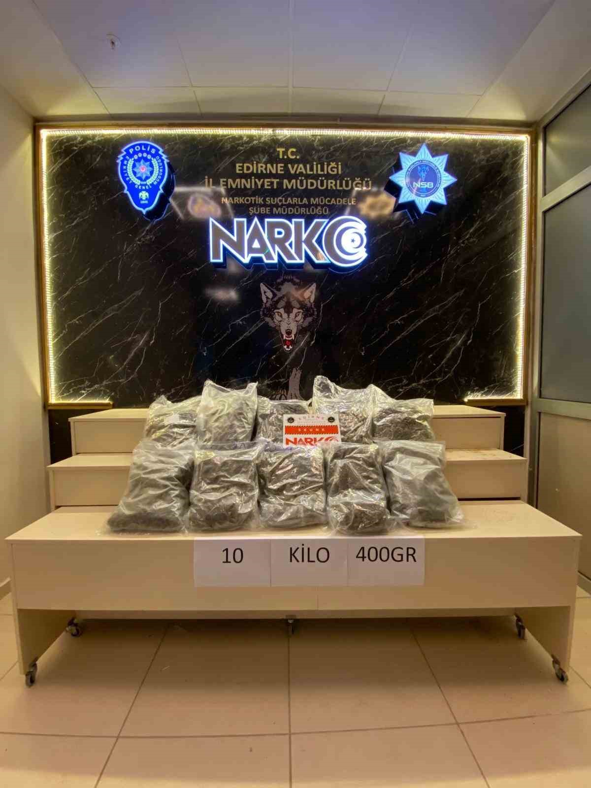 Gişelerde durdurulan tırda 10 kilo 400 gram skunk ele geçirildi
