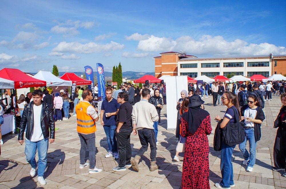 Kastamonu Üniversitesi’nde, “Öğrenci Toplulukları Tanıtım Günleri” başladı
