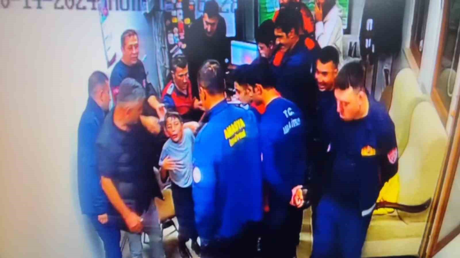 Parmağı bisiklet borusuna sıkışan çocuğu itfaiye kurtardı
