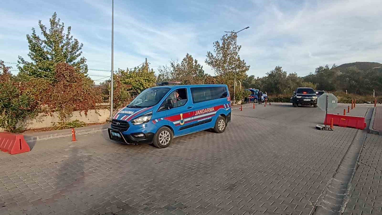 Balıkesir’de kayınvalidesini ve baldızını öldüren, eşini ve kayınpederini de yaralayan zanlı tutuklandı
