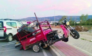 Çanakkale’de trafik kazası: 1 ölü, 1 yaralı
