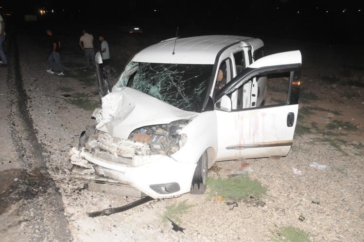 Şırnak’ta tır hafif ticari araçla kafa kafaya çarpıştı: 3 yaralı
