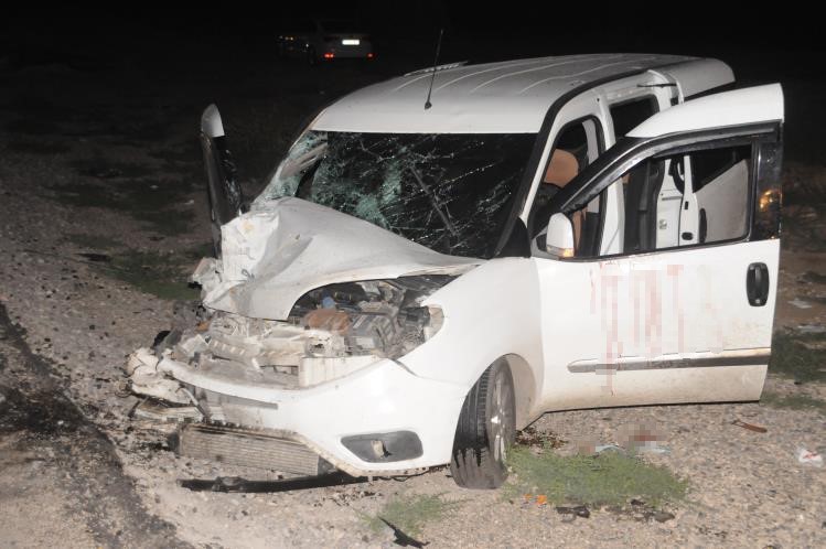 Şırnak’ta tır hafif ticari araçla kafa kafaya çarpıştı: 3 yaralı
