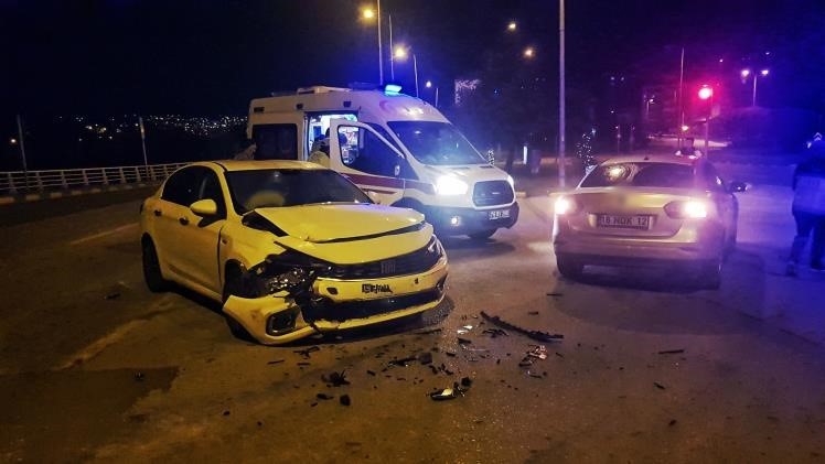 Karabük’te iki otomobil çarpıştı: 2 yaralı
