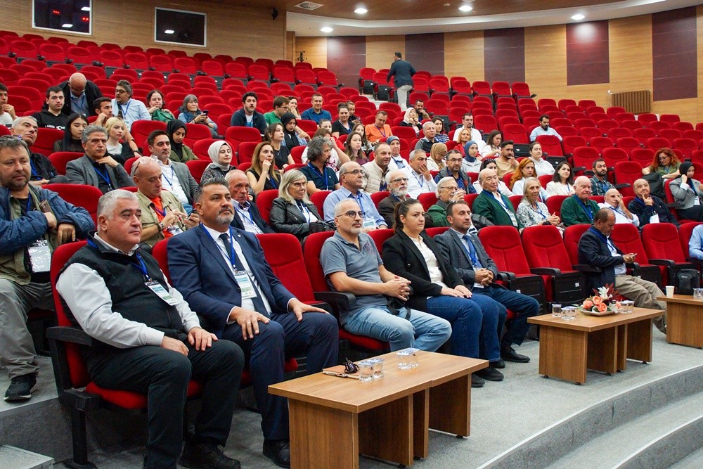 Kastamonu Üniversitesi’nde Türkiye’nin zengin bitki örtüsü konuşuldu
