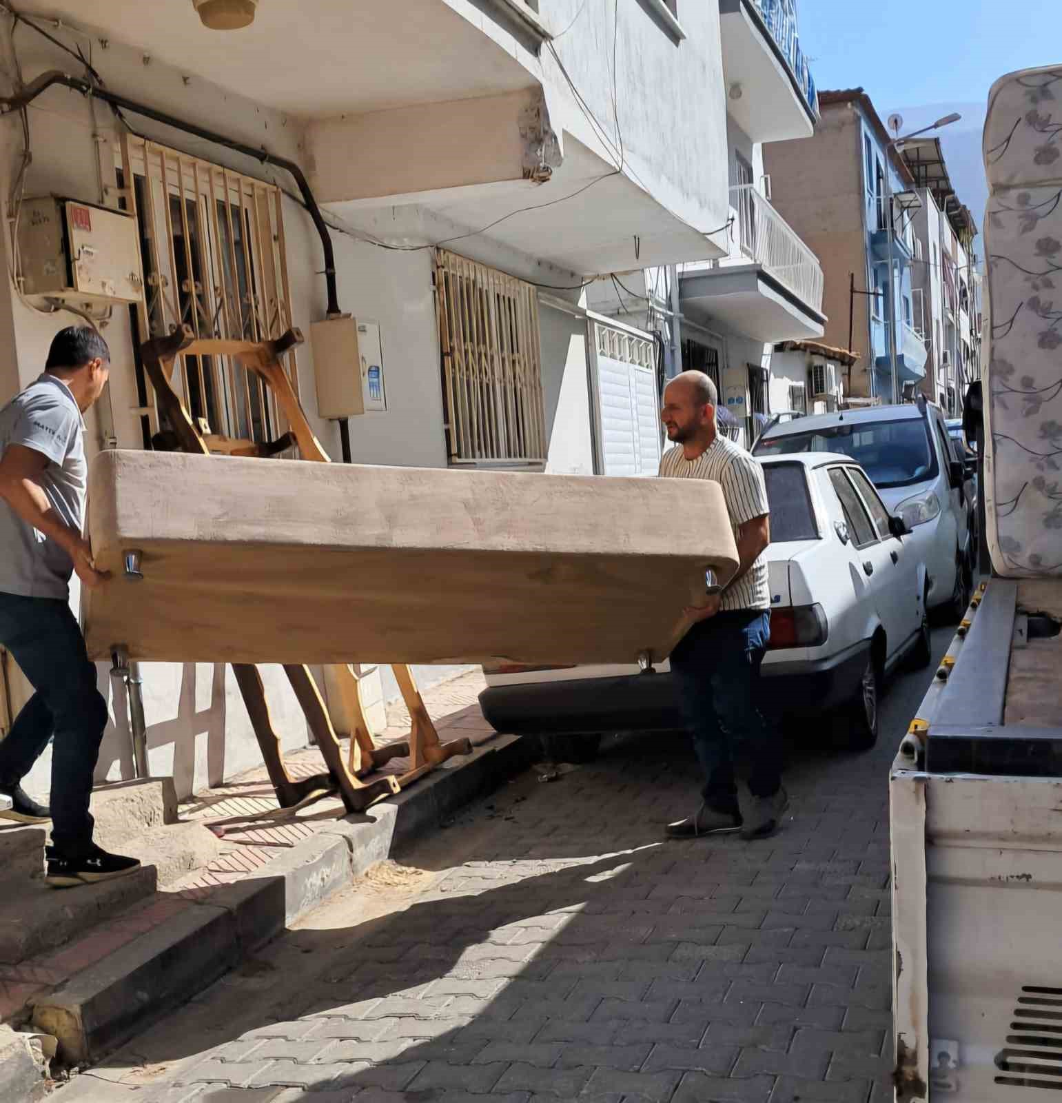 Yunusemre Belediyesi ile ihtiyaç sahibi vatandaşların yüzü gülüyor
